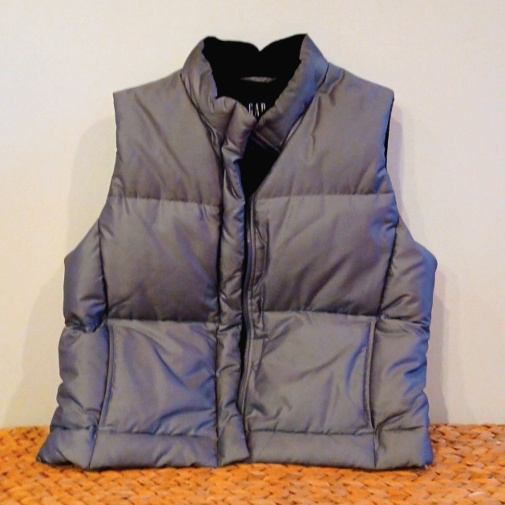 GAP lightweight down puffer vest.  Size M.